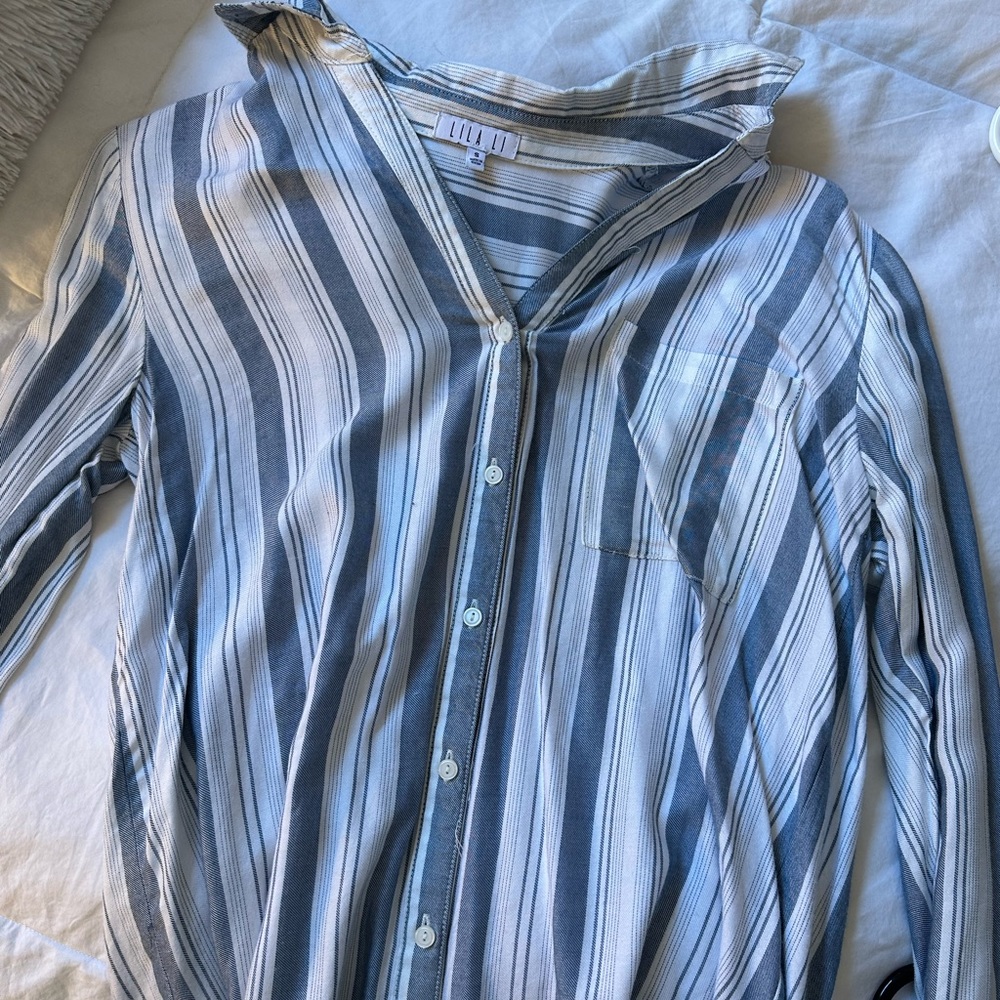 LILA LI BLUE PINSTRIPE BLOUSE SIZE S
